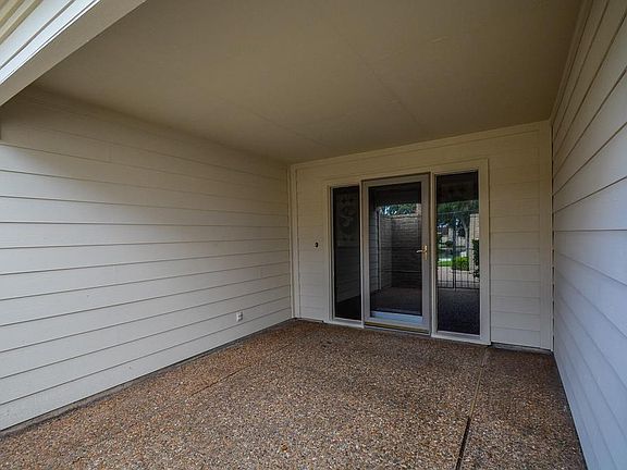 3rd image of 2626 Country Club Blvd