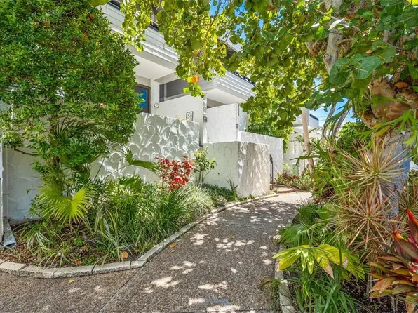1555 TARPON CENTER DRIVE #208, VENICE, FL 34285