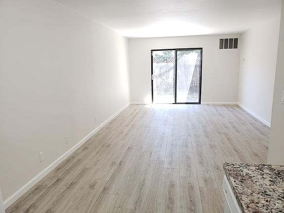 2nd image of 1032 Vermont St APT B