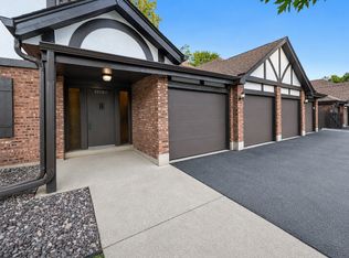11151 Cottonwood Dr #19C, Palos Hills, IL 60465