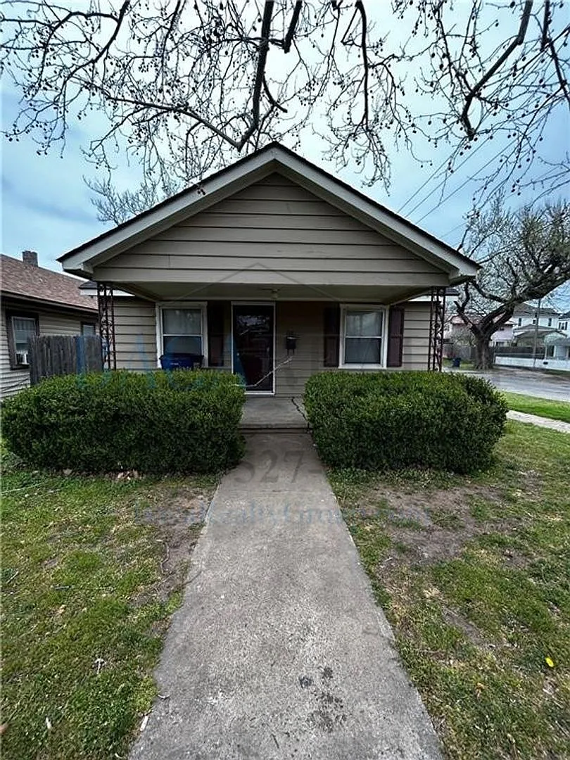 Adorable and spacious 2br 1ba house!! — Photo 1