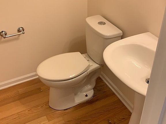 4th image of 2415 Suwanee Pointe Dr