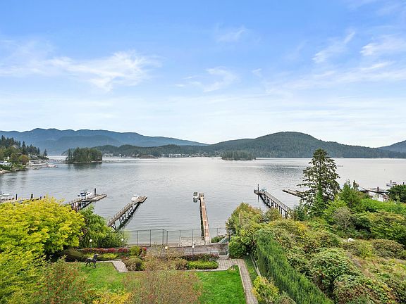 2nd image of 828 Beachview Dr