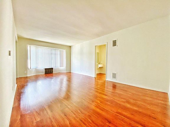 2nd image of 3926 Ingraham St APT 7