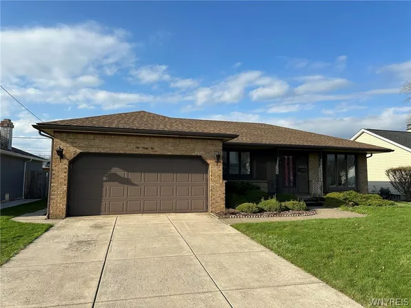 262 Wayside Dr, Depew, NY 14043