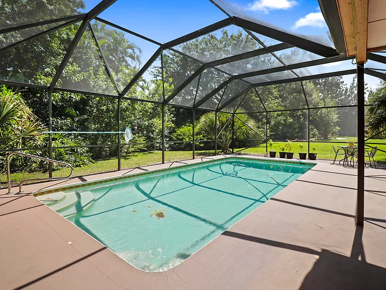 1974 SW Saint Andrews Dr — Photo 1