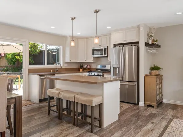 7966 Flanders Dr, San Diego, CA 92126
