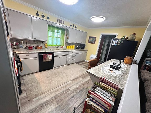 4th image of 1821 Borden St