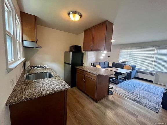 4th image of 41 Mountain Ave #2-3