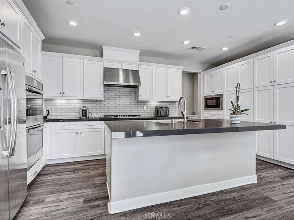 26 Country Glen St, Pomona, CA 91766