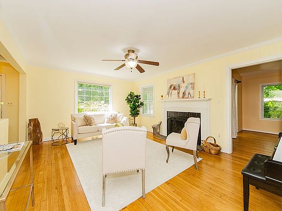 3rd image of 1305 Seaton Cir