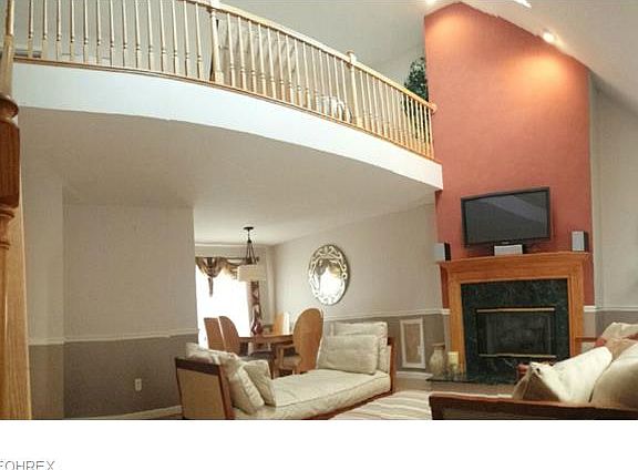 3rd image of 835 Heath Ln