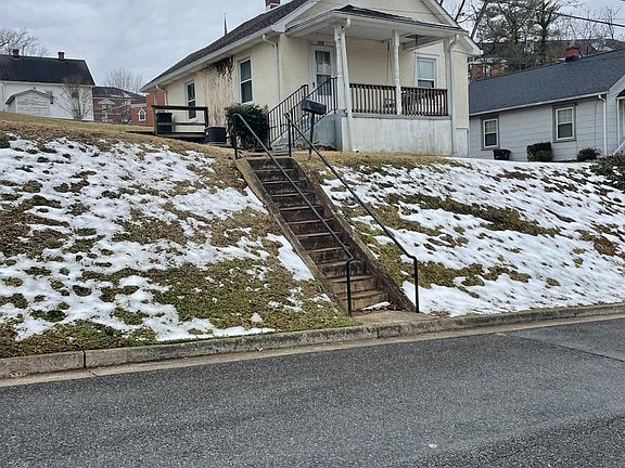 2nd image of 209 Amelia St