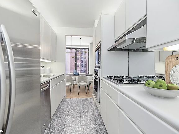 5th image of 45 E 80th St APT 6A