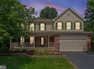 6910 Sharpsburg Dr, Centreville, VA 20121