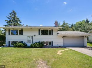 563 Riviera Dr, New Brighton, MN 55112