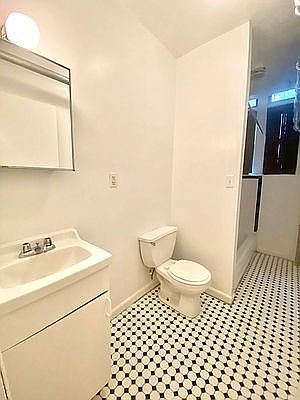 4th image of 19 Stuyvesant St #11A