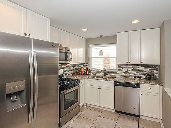 2nd image of 9036 S Woodlawn Ave