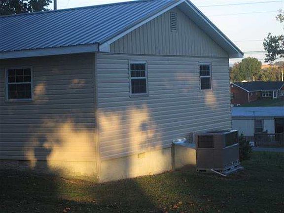3rd image of 2310 Broomfield Rd SE