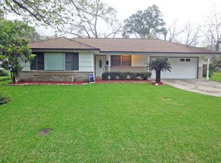 408 Jasmine St, Lake Jackson, TX 77566