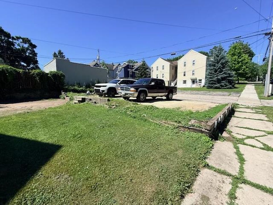 106 S 7th AVENUE #709 Hickory, West Bend, WI - View 2
