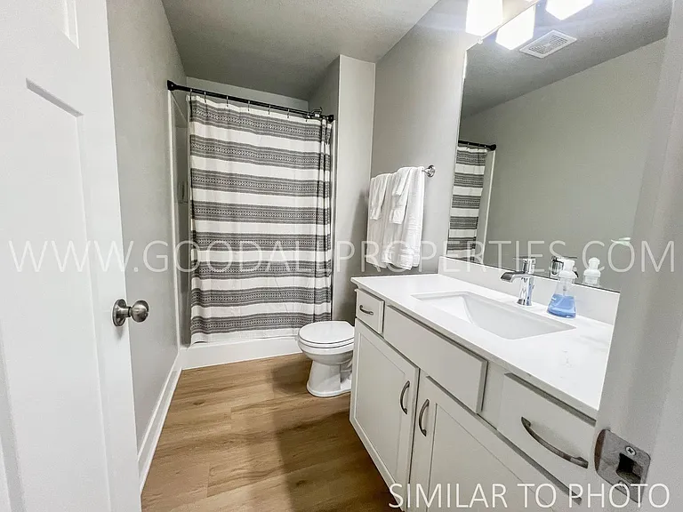 610 NE Hunter Dr — Photo 10