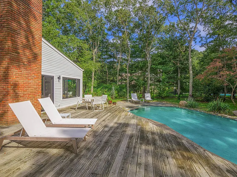 76 Peconic Hills Dr — Photo 14