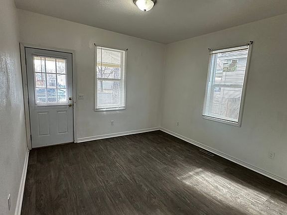 4th image of 307 S 32nd St