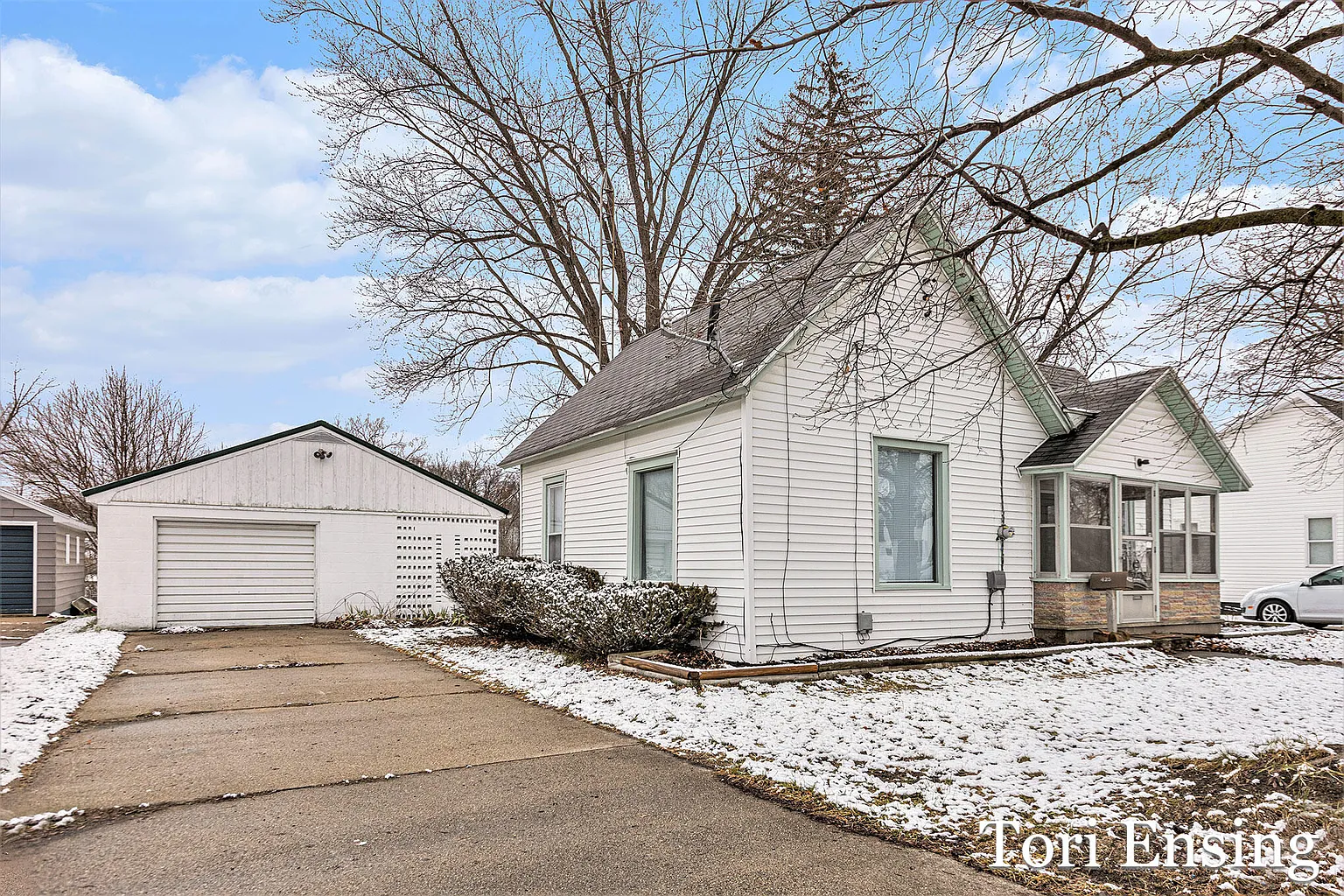 425 Birch St photo 1