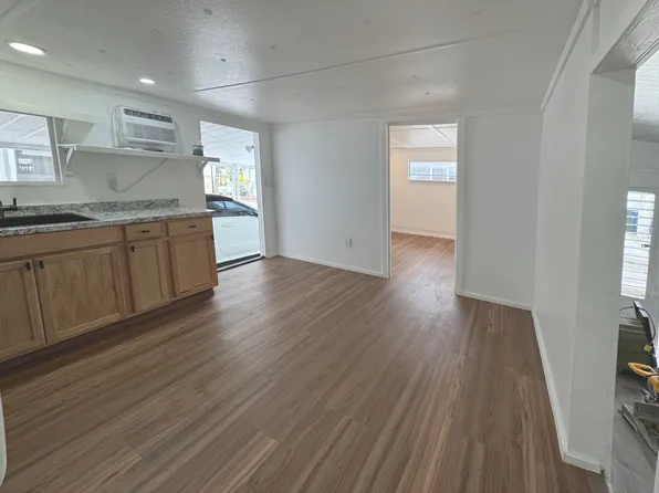 812 SW 1st Pl, Hallandale, FL 33009