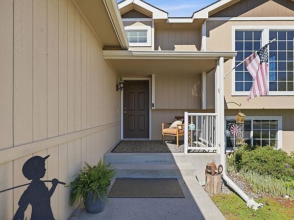 4th image of 902 S Salish Ct