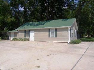 828 Senoia Rd, Tyrone, GA 30290