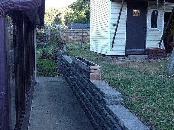 4th image of 903 Glen Way