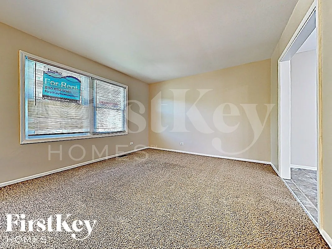 4 bed, 2.0 bath, 1322 sqft, $2,865 — Photo 3