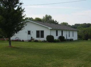 22216 Peoria St, Greenview, IL 62642