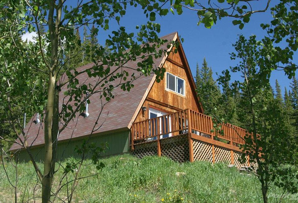 Cute Mountain Cabin with awesome views and directly across the road from the Middle Fork of the South Platte River