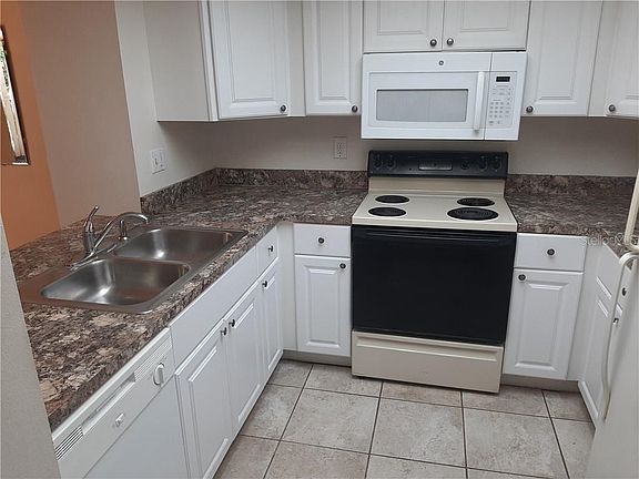 3rd image of 7809 Niagara Ave #2105