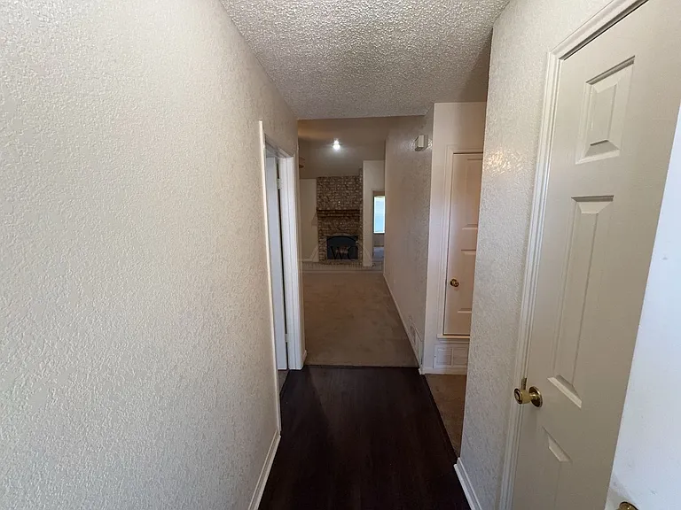 4004 Riverrock Dr — Photo 2