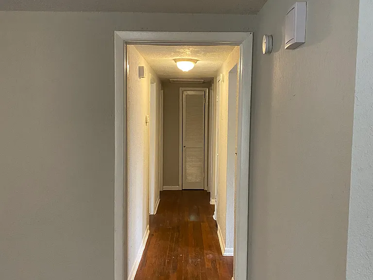 1523 W 29th St — Photo 11