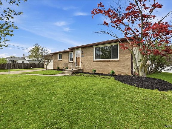 4th image of 215 Steven Dr