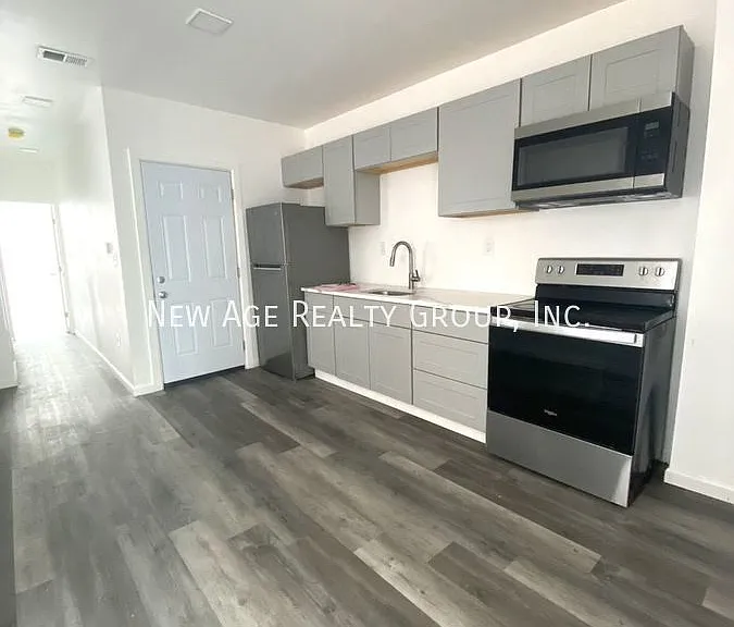 906 N 41st St #2 — Photo 3