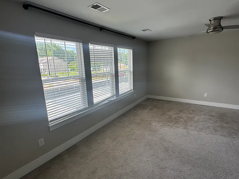 110 Addington Ln — Photo 16