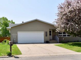 114 Circle Dr, Thief River Falls, MN 56701