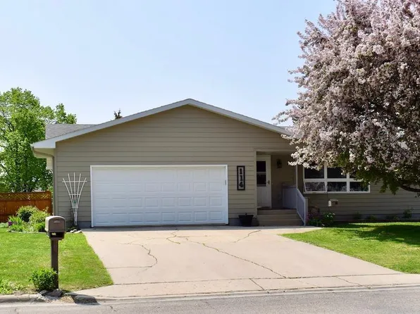 114 Circle Dr, Thief River Falls, MN 56701