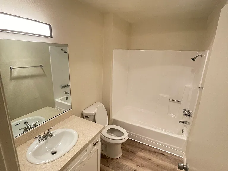1049 Winchester Ave — Photo 12