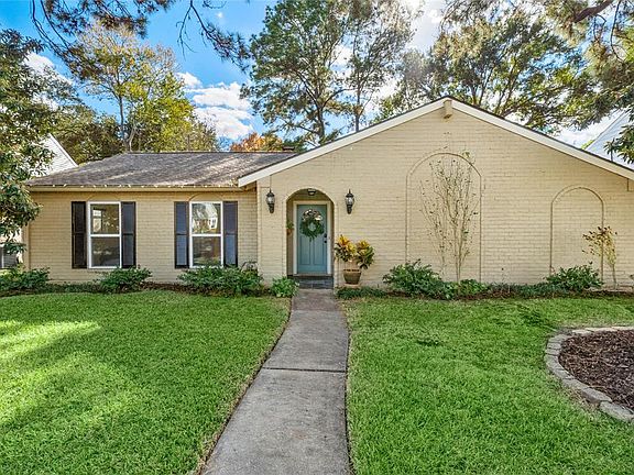 4th image of 12415 Carriage Hill Dr