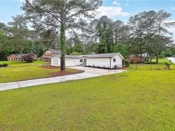 210 Rennes Ct, Fayetteville, GA 30214