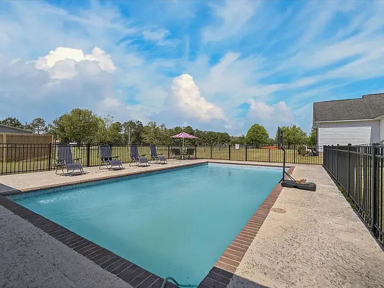 1032 Lynch Rd — Photo 29