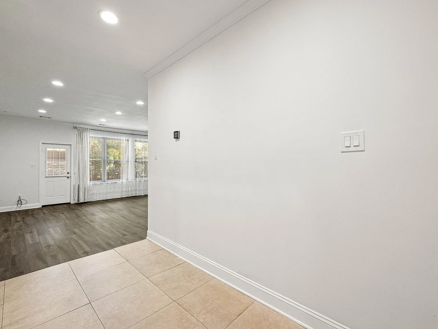 2 bed, 1074 sqft, $2,200 — Photo 4