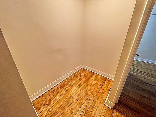5th image of 14323 Barclay Ave